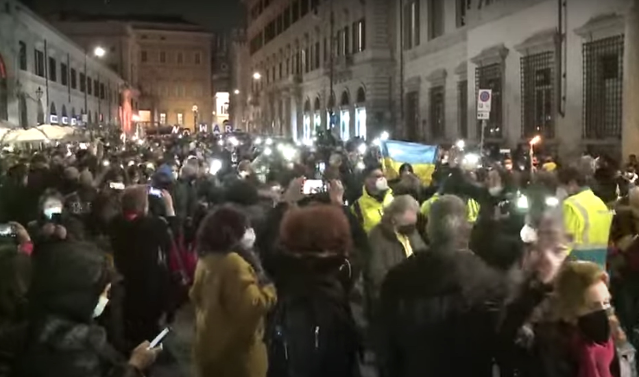 Inmigrantes latinos en Italia solidarios con sus pares ucranianos