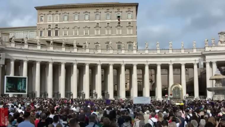 La procesión del Señor de los Milagros sale en Roma, tras dos años de pandemia
