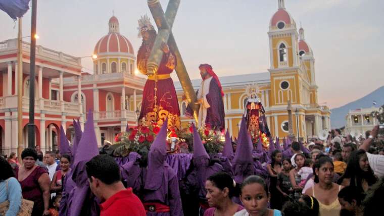 Ortega prohibe en Nicaragua las procesiones de Semana Santa, encarcela a un obispo y a disidentes