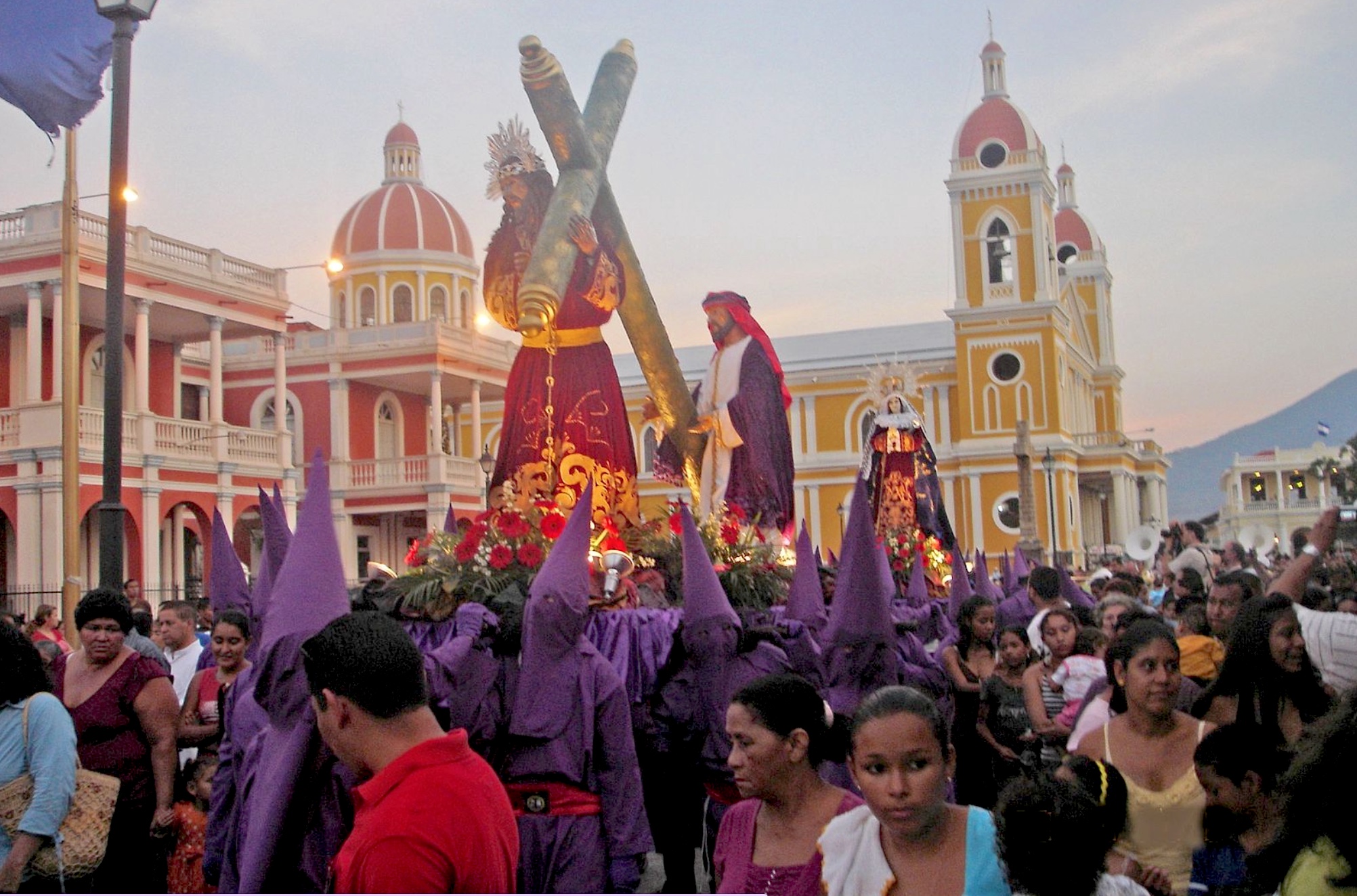 Ortega prohibe en Nicaragua las procesiones de Semana Santa, encarcela a un obispo y a disidentes